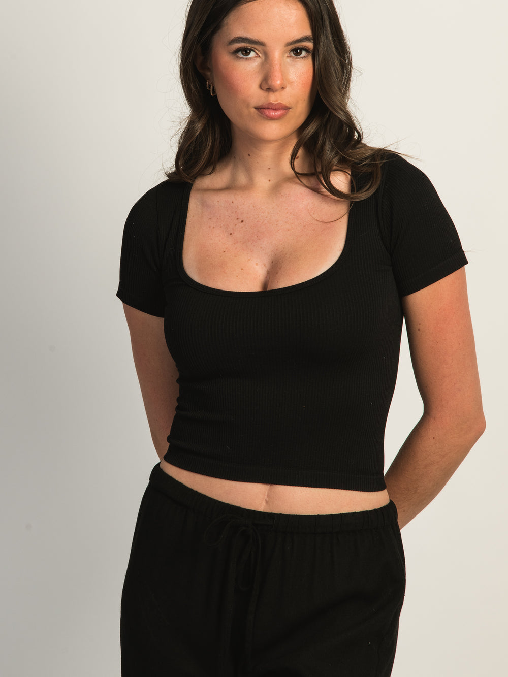 HARLOW SQUARENECK SEAMLESS TEE - BLACK