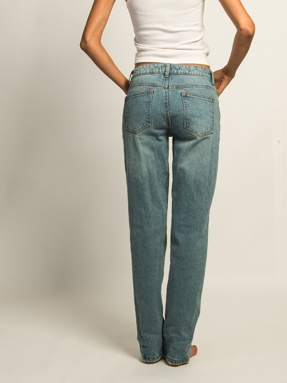 HARLOW MID-RISE STRAIGHT JEAN - MID WASH