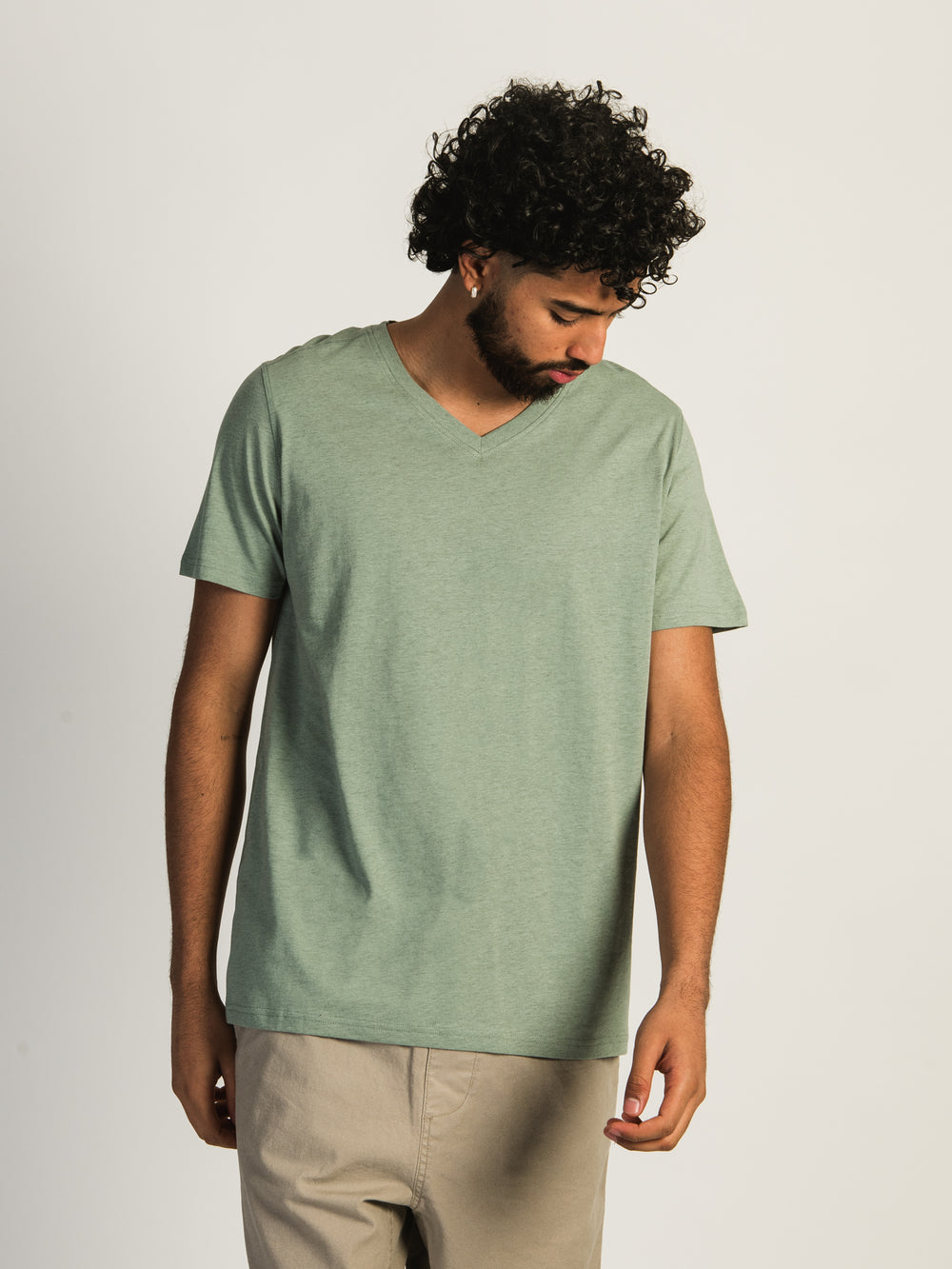 VICTOR VNECK TEE - MOSS