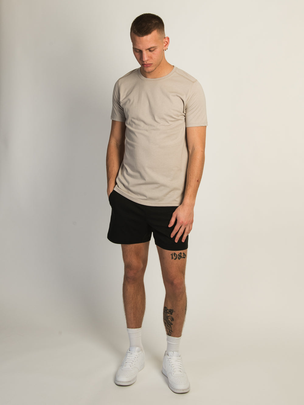 VICTOR CREWNECK TEE - PEBBLE
