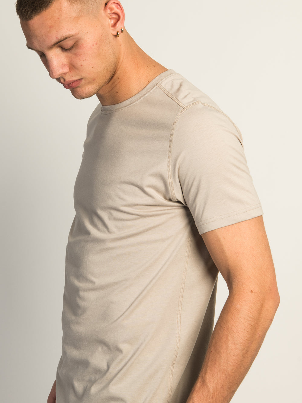 VICTOR CREWNECK TEE - PEBBLE