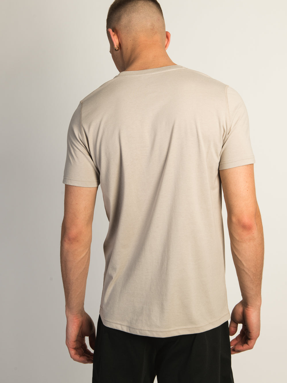 VICTOR CREWNECK TEE - PEBBLE