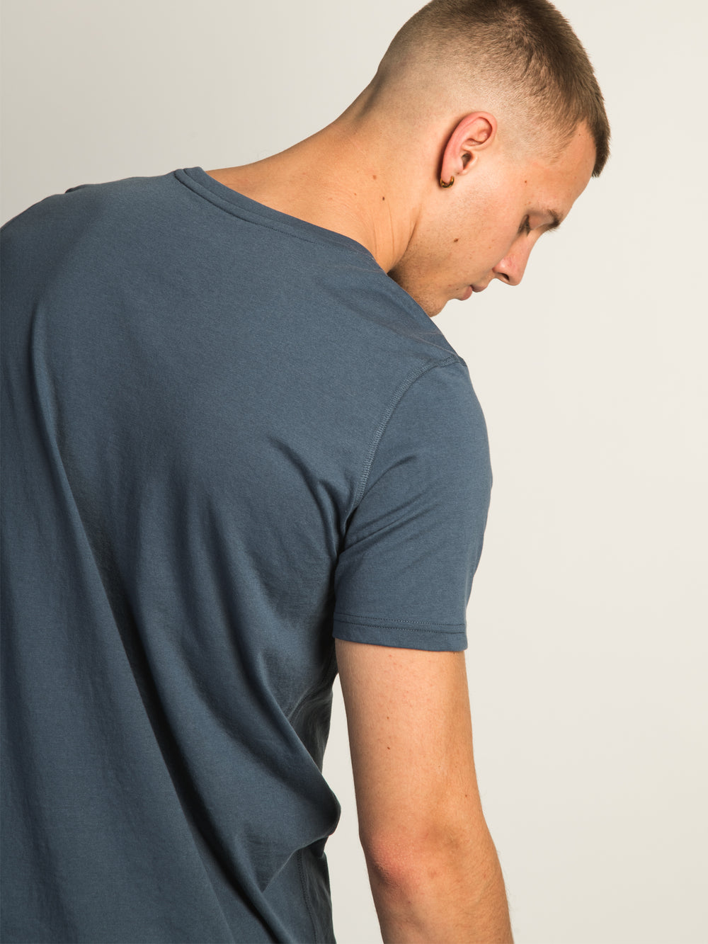 VICTOR CREWNECK TEE - POWDER BLUE