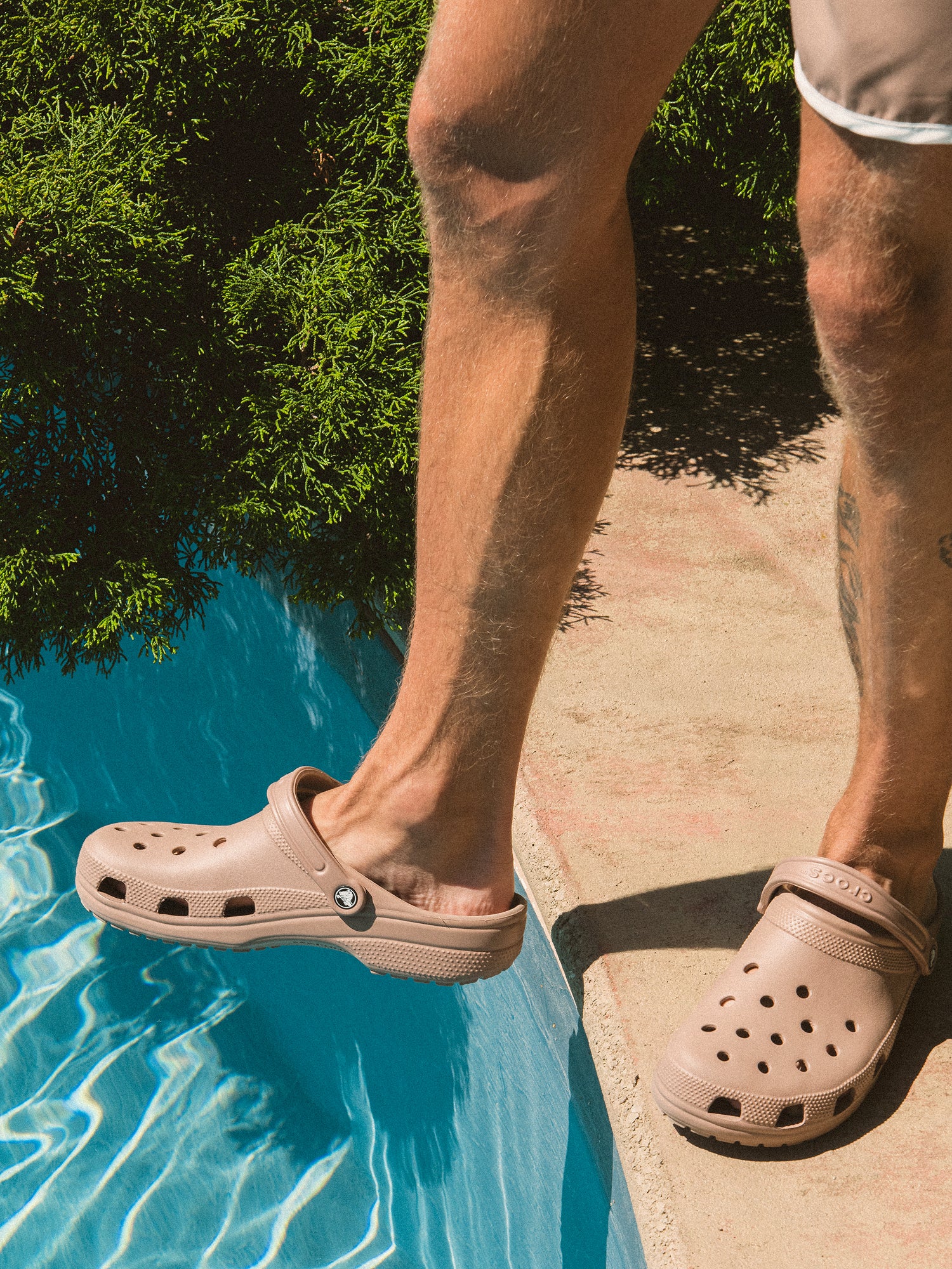 Mens brown crocs online