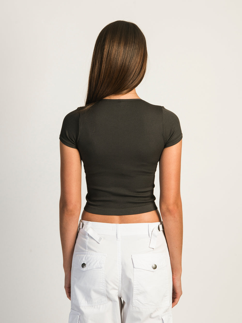 HARLOW RIBBED SEAMLESS TEE - CHARCOAL