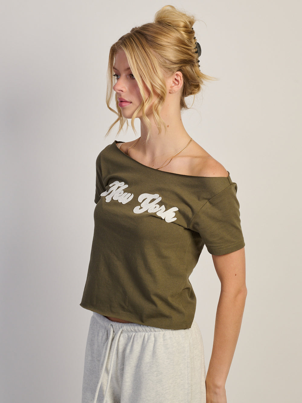 HARLOW CATE TEE - OLIVE