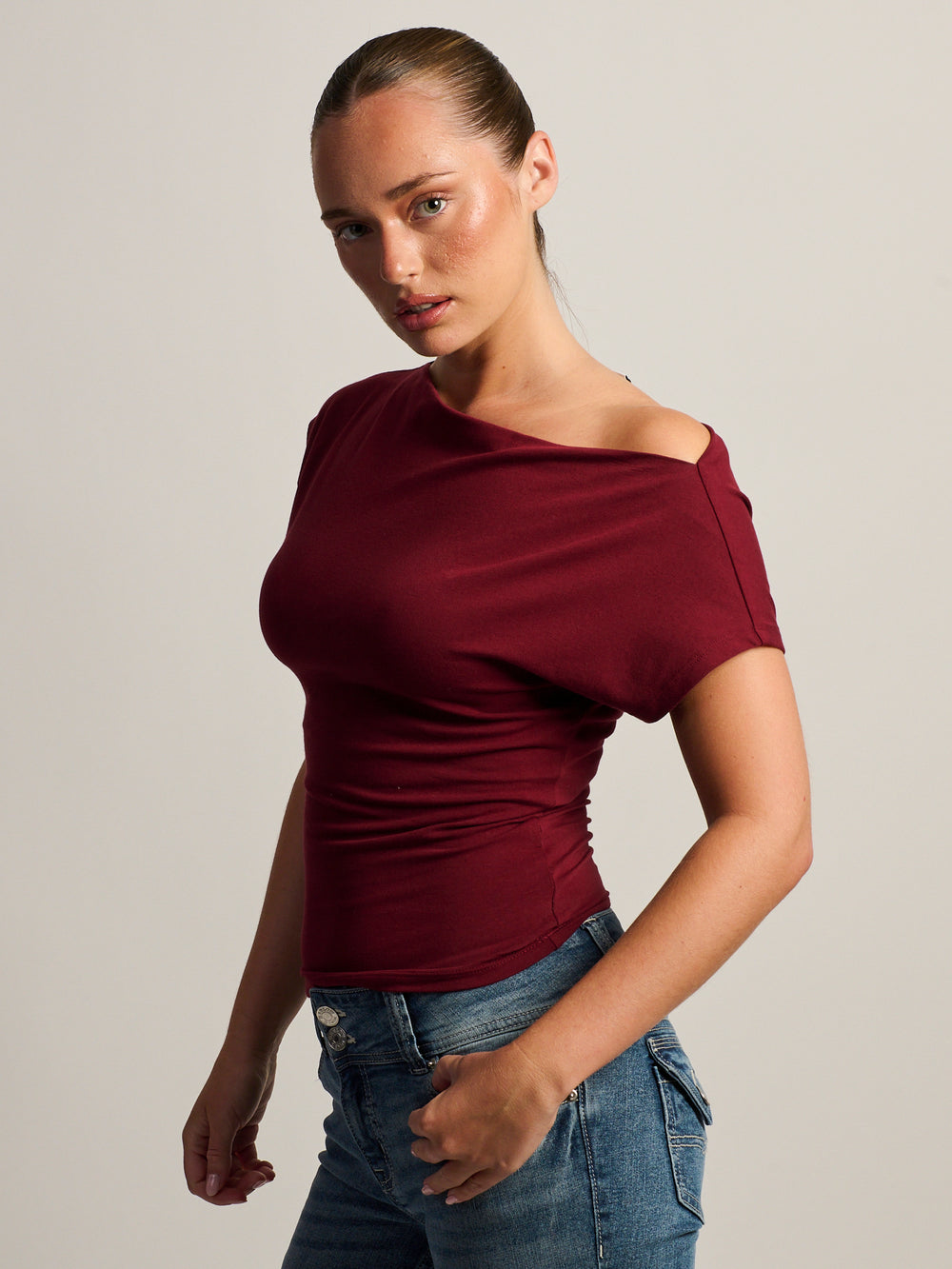 HARLOW SLOANE TEE - BURGUNDY