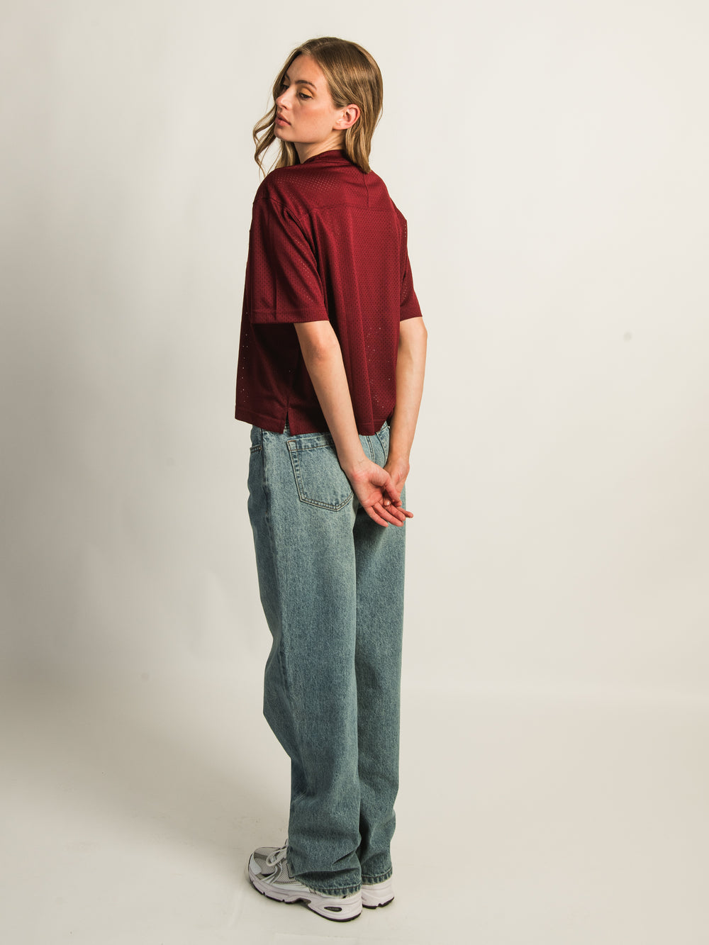 HARLOW PINNY TEE - BURGUNDY