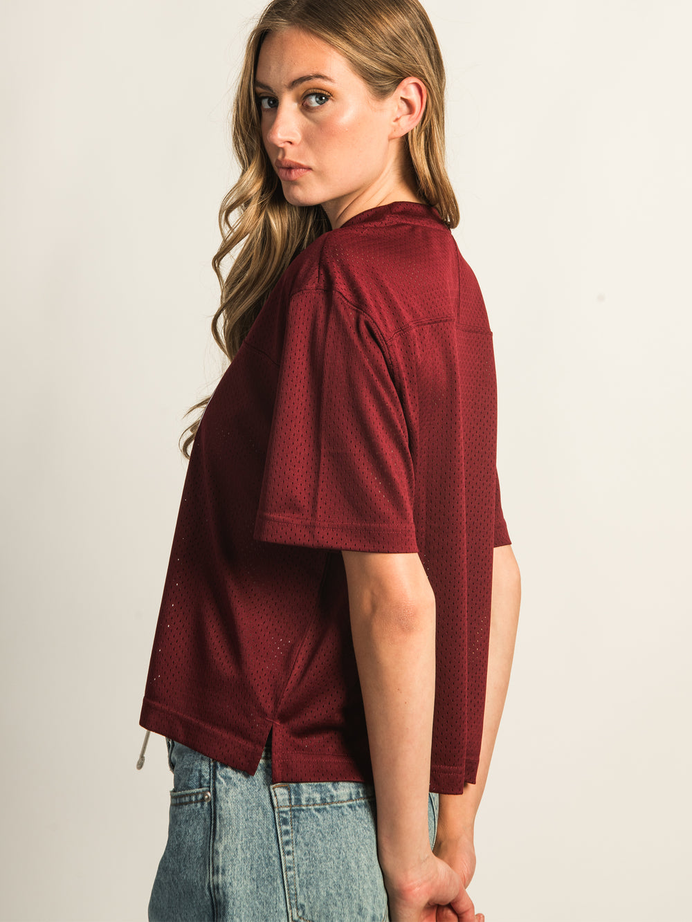 HARLOW PINNY TEE - BURGUNDY