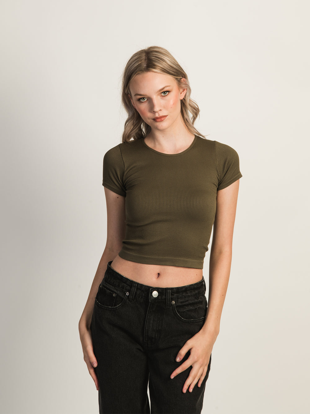 HARLOW RIBBED SEAMLESS TEE - ARMY