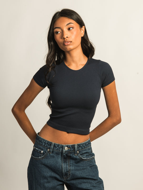 HARLOW RIBBED SEAMLESS TEE - NAVY
