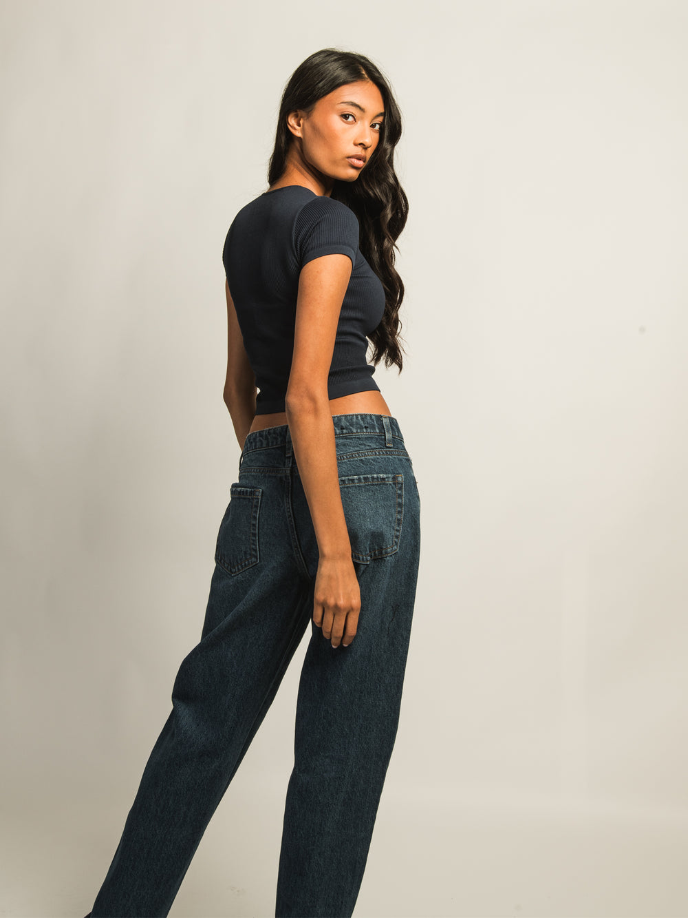 HARLOW RIBBED SEAMLESS TEE - NAVY