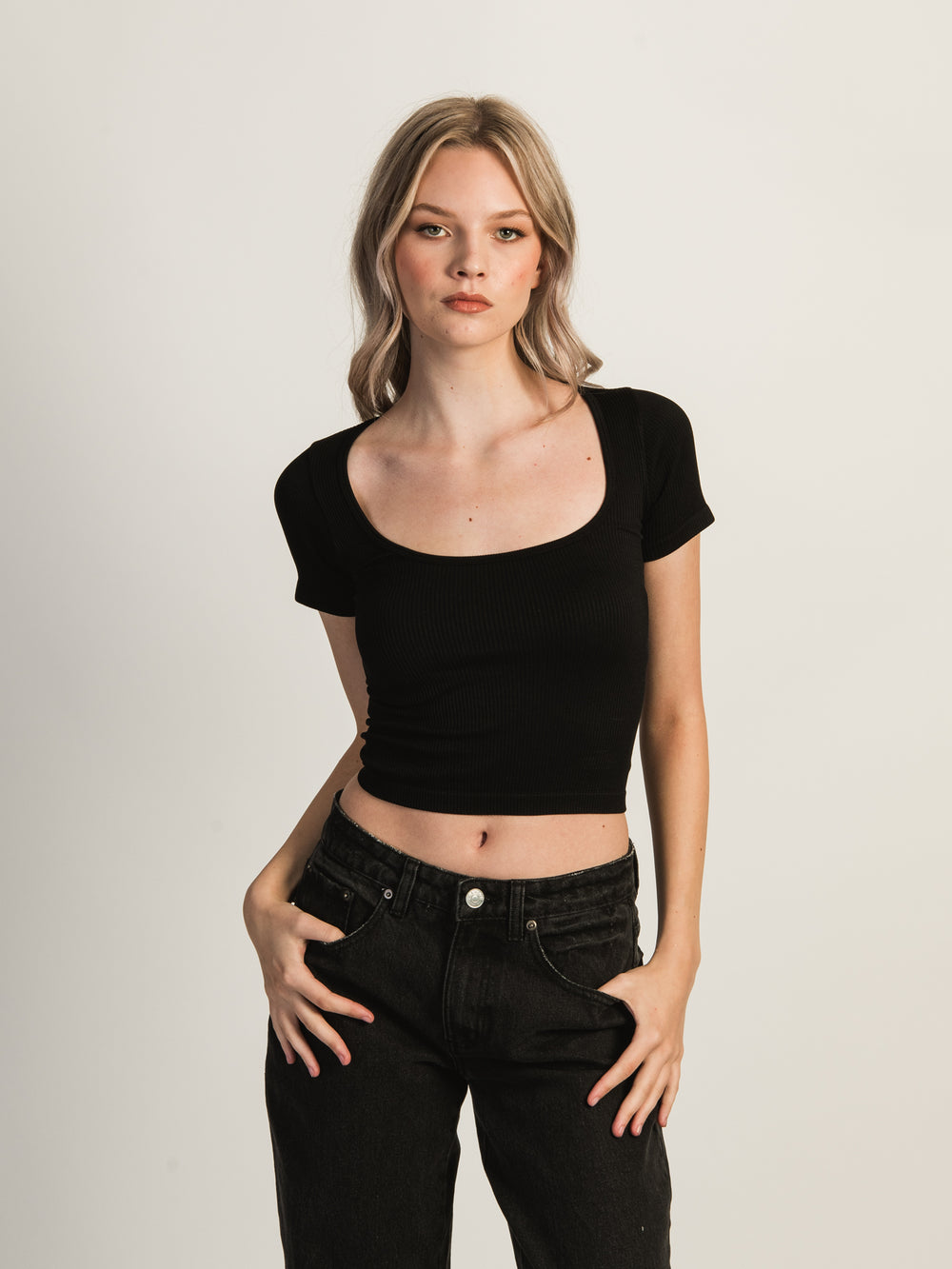 HARLOW SQUARENECK SEAMLESS TEE - BLACK