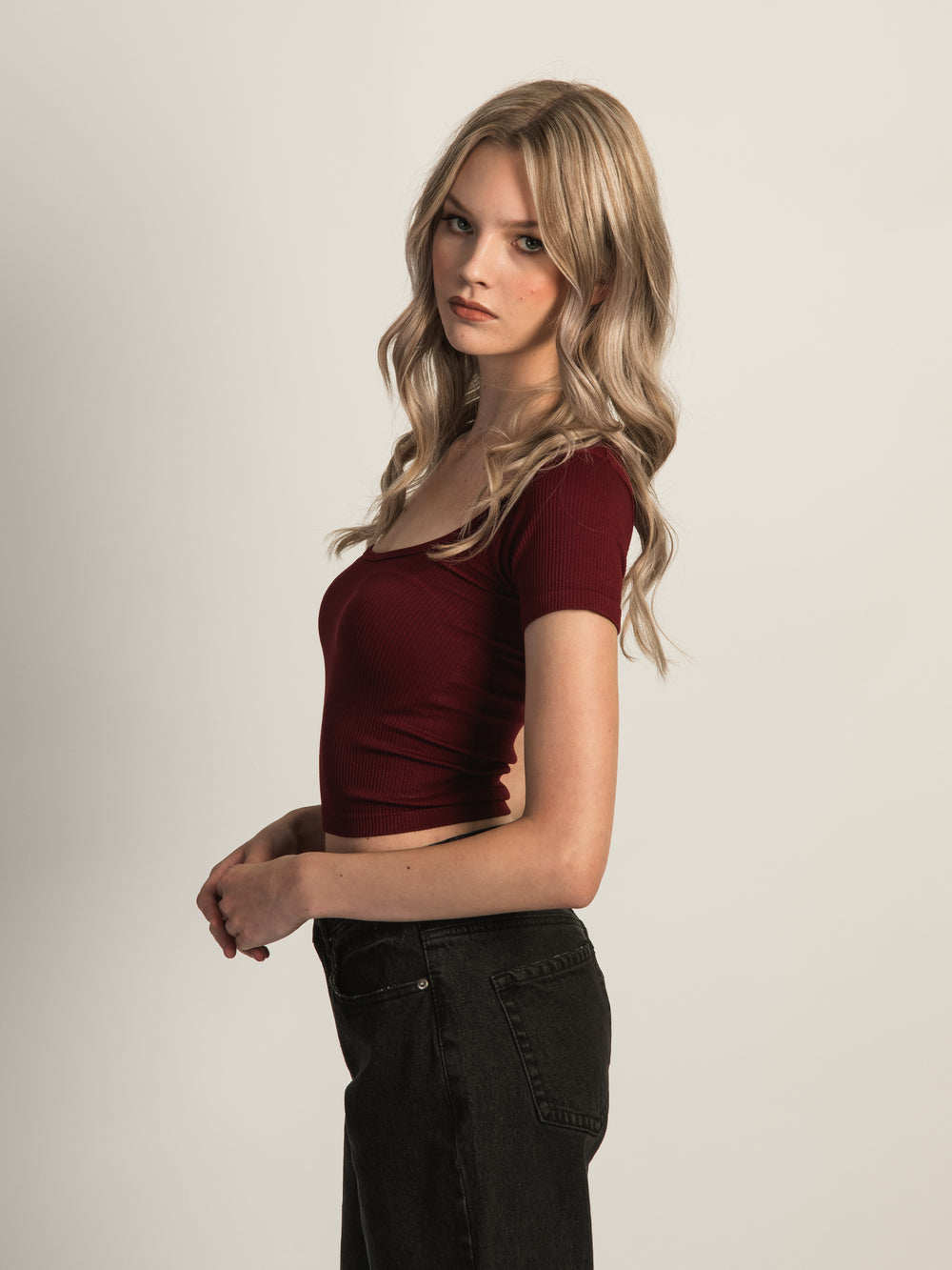 HARLOW SQUARENECK SEAMLESS TEE - BURGUNDY