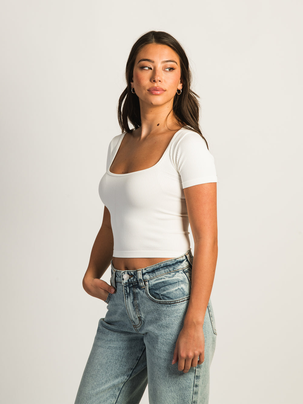 HARLOW SQUARENECK SEAMLESS TEE - OFF WHITE