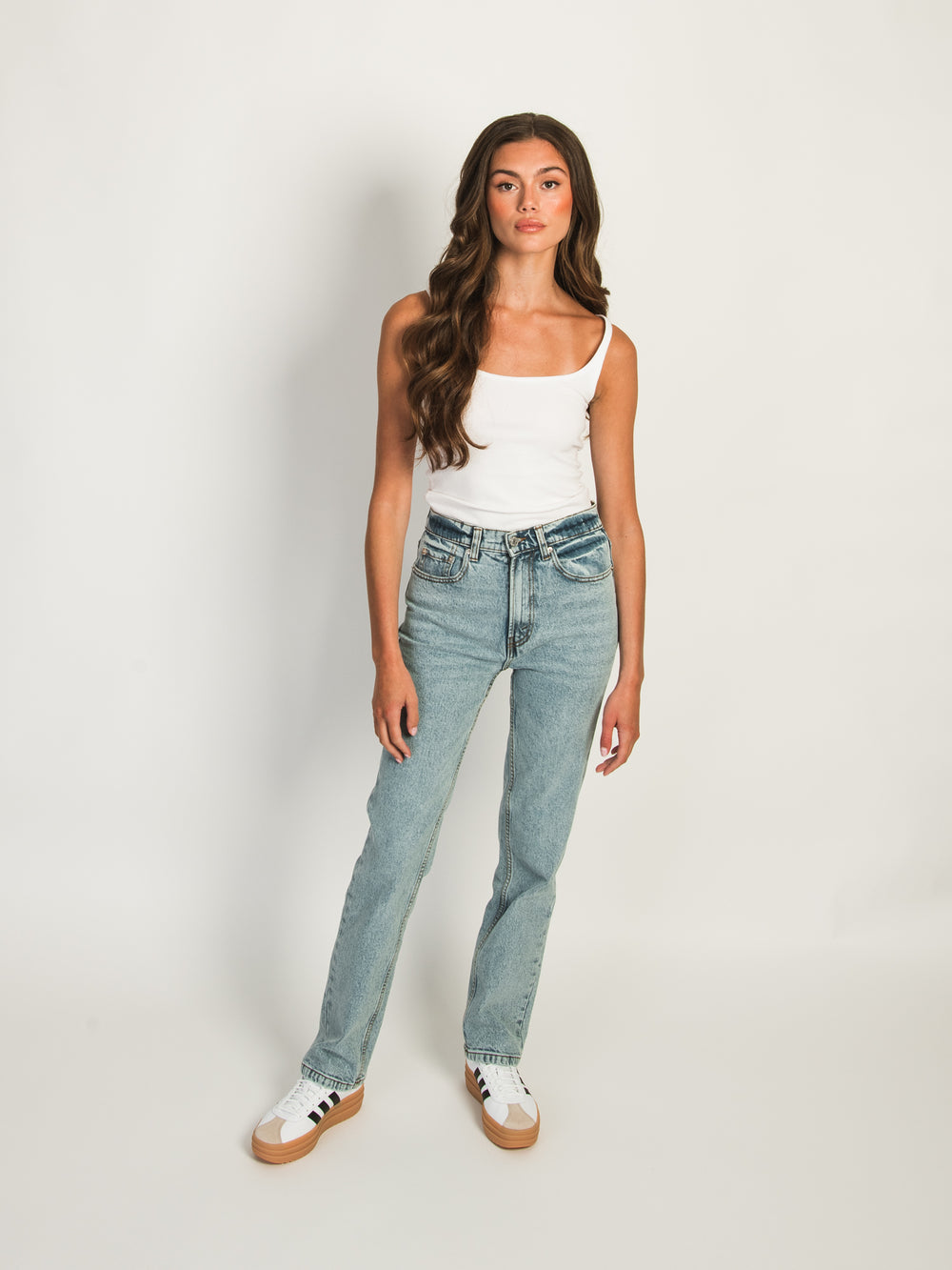 HARLOW HIGH-RISE STRAIGHT JEAN - LIGHT WASH