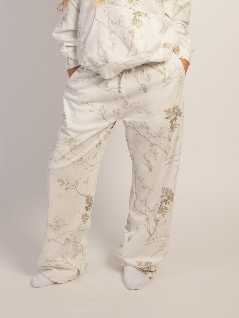 HARLOW STELLA STRAIGHT LEG SWEATPANT- OFF-WHITE