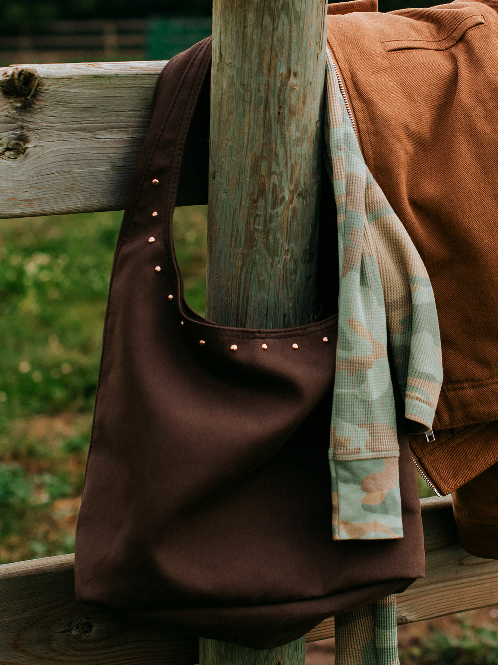 HARLOW SOPHIE SHOULDER BAG - BROWN