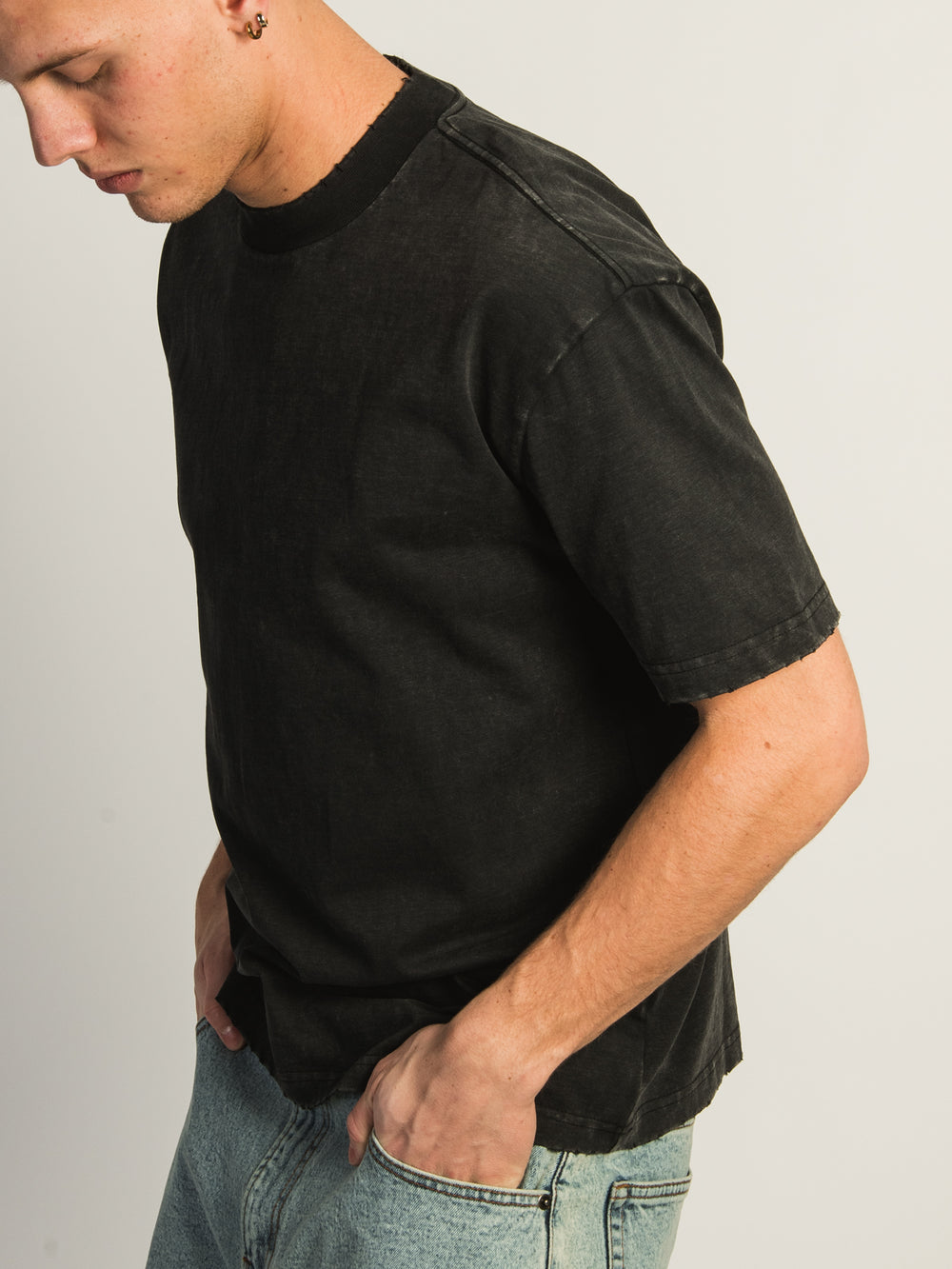 KOLBY HEAVYWEIGHT T - BLACK