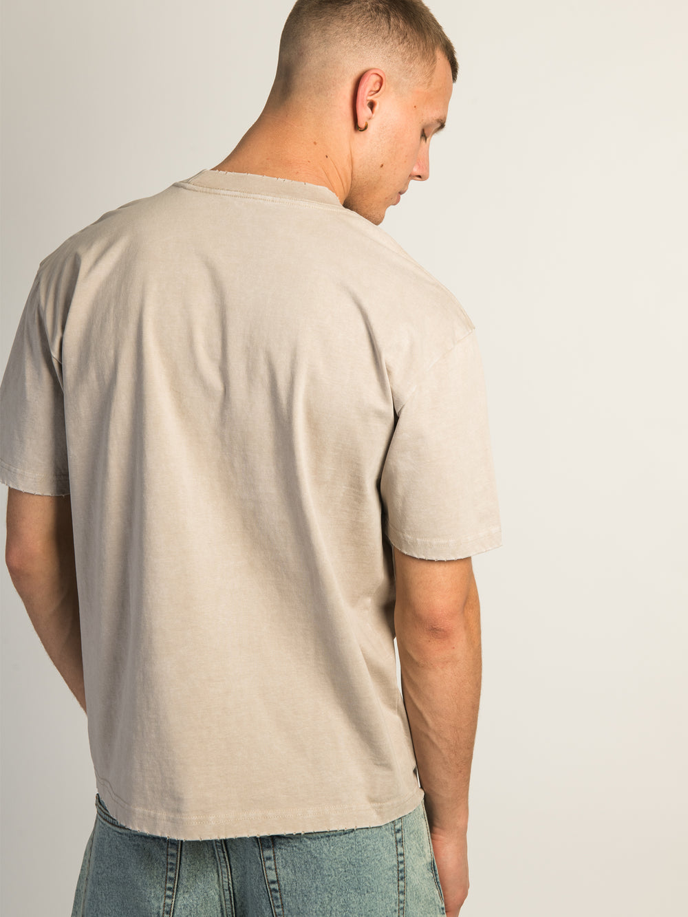 KOLBY HEAVYWEIGHTT-SHIRT- PEBBLE