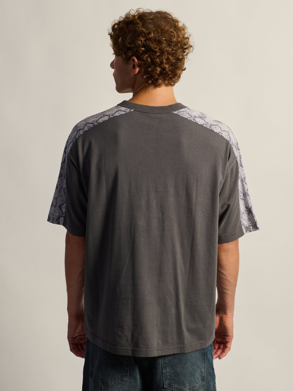 KOLBY LOOSE FIT FOOTBALL TEE - CHARCOAL
