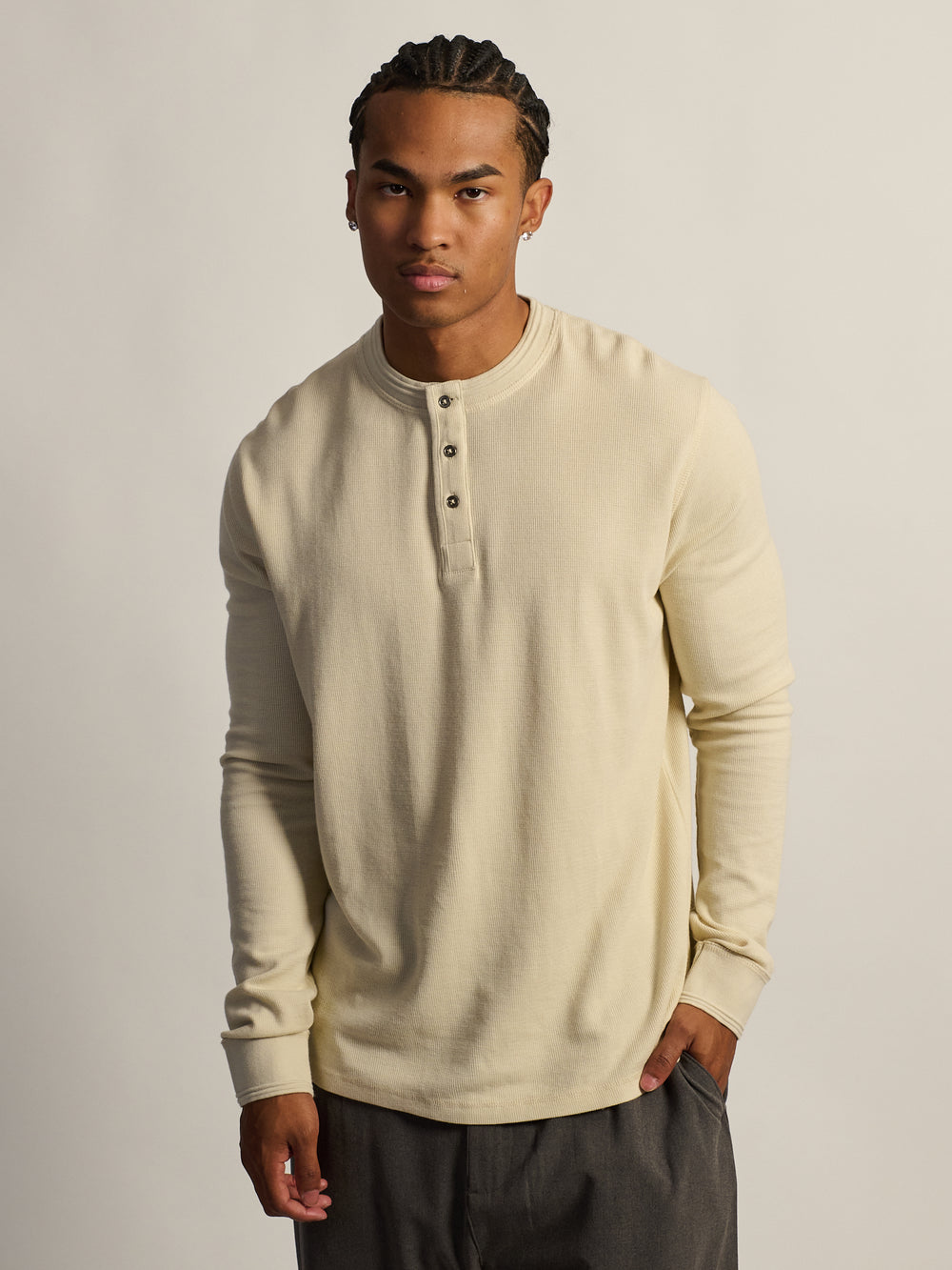 KOLBY TEXTURED WAFFLE HENLEY TEE - OFF WHITE