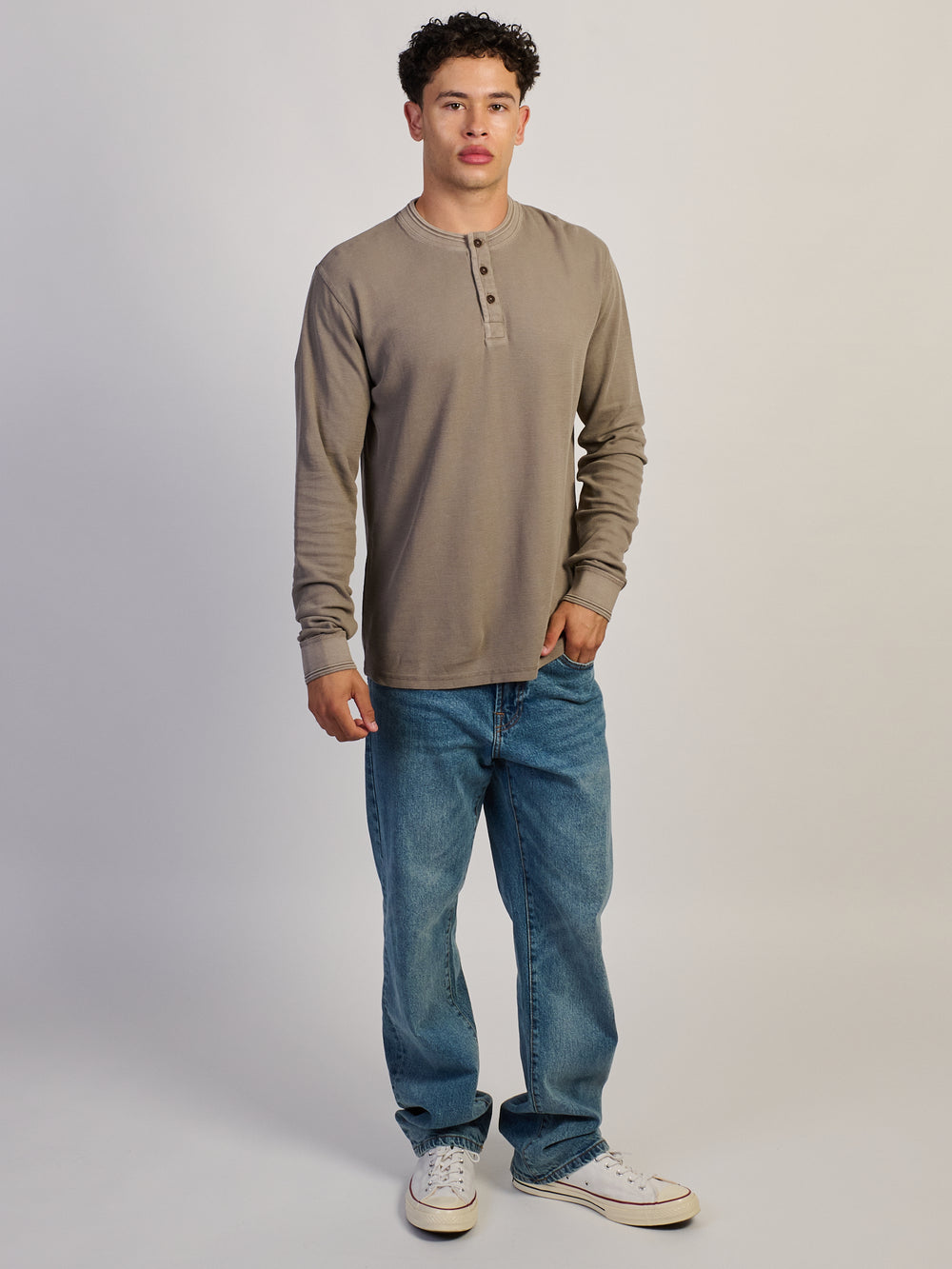 KOLBY TEXTURED WAFFLE HENLEY TEE - TAUPE