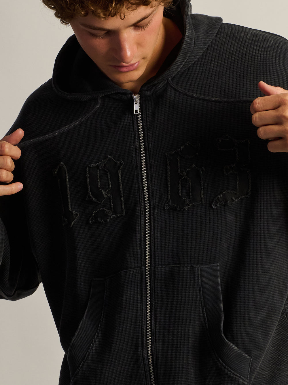 KOLBY HEAVYWEIGHT WAFFLE HOODIE TEE - BLACK