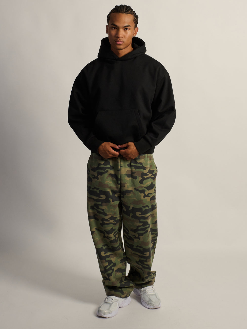 KOLBY SHORT CUT HEAVYWEIGHT HOODIE - BLACK