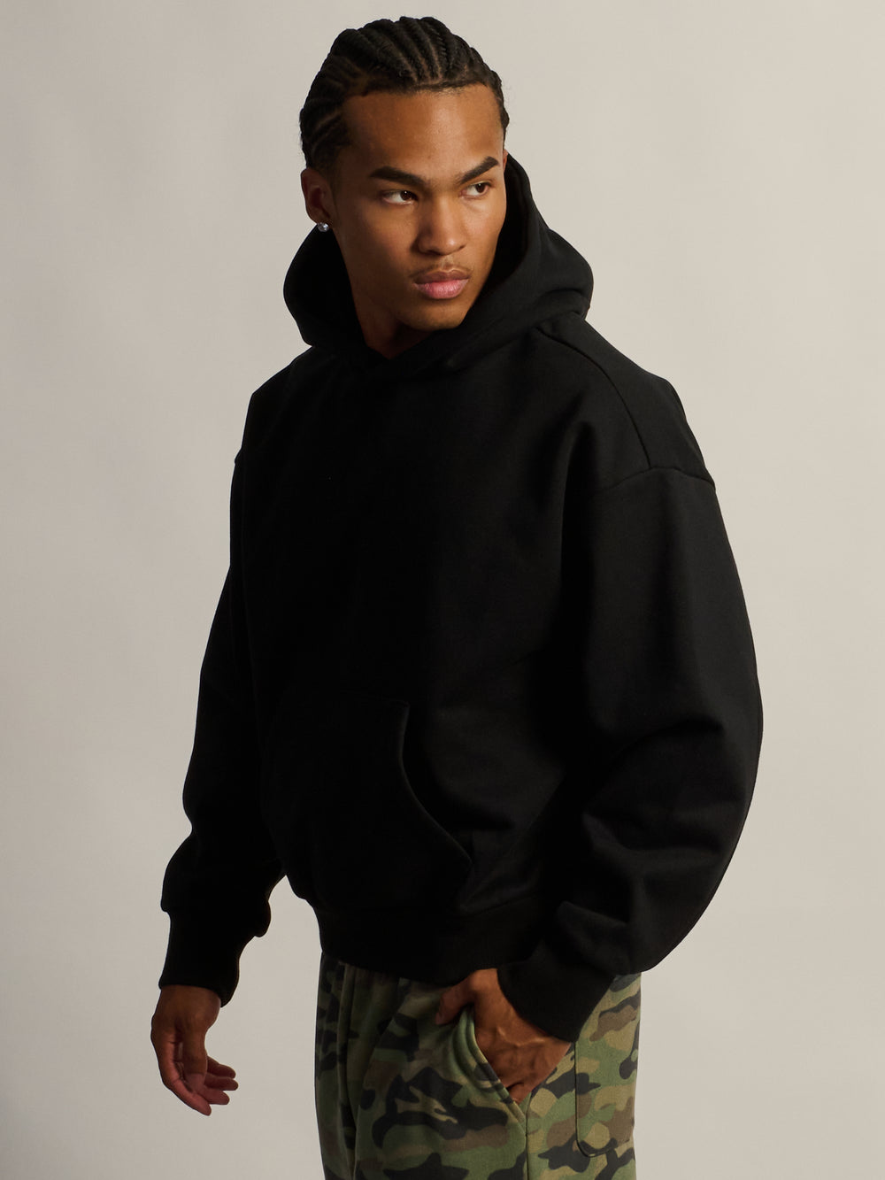 KOLBY SHORT CUT HEAVYWEIGHT HOODIE - BLACK