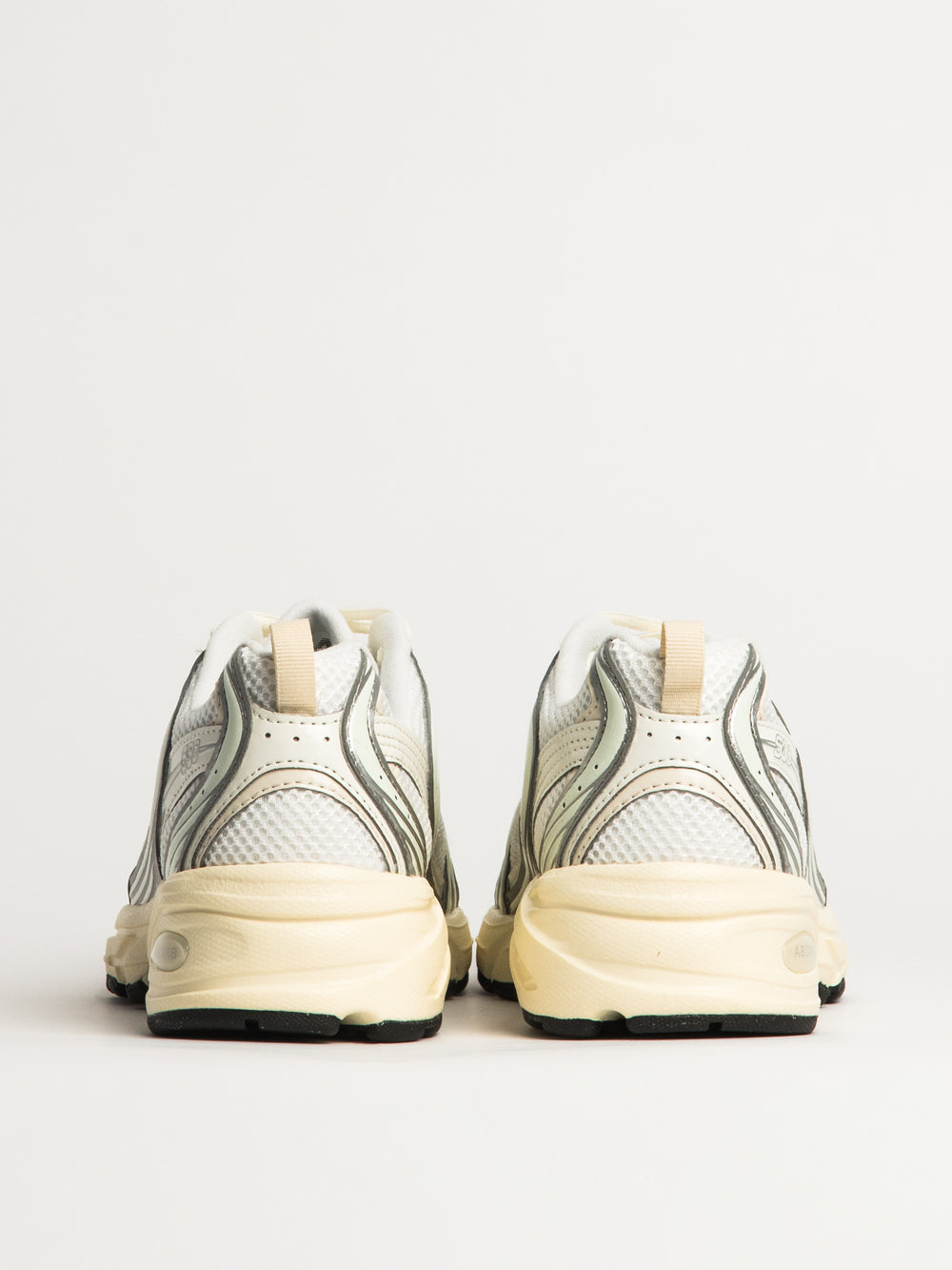 WOMENS NEW BALANCE THE 530 SNEAKER - SILVER METALLIC LINEN