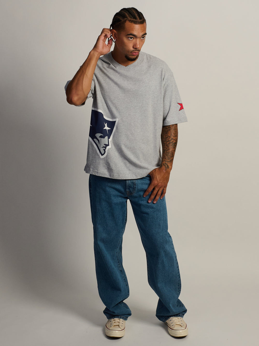 NFL PATRIOTS FOOTBALL T-SHIRT