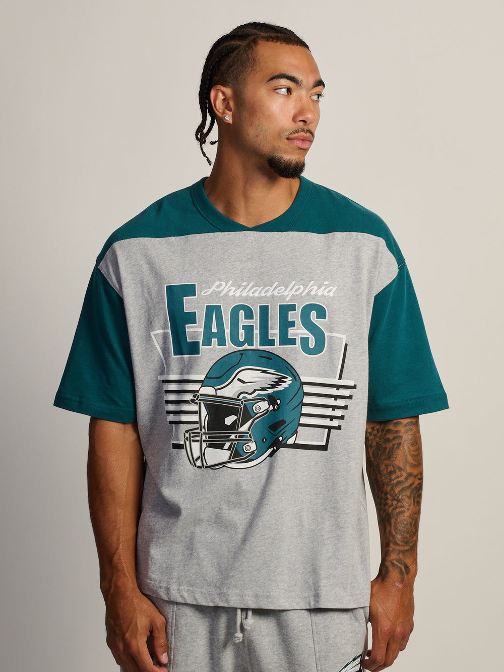 NFL EAGLES FOOTBALL T-SHIRT