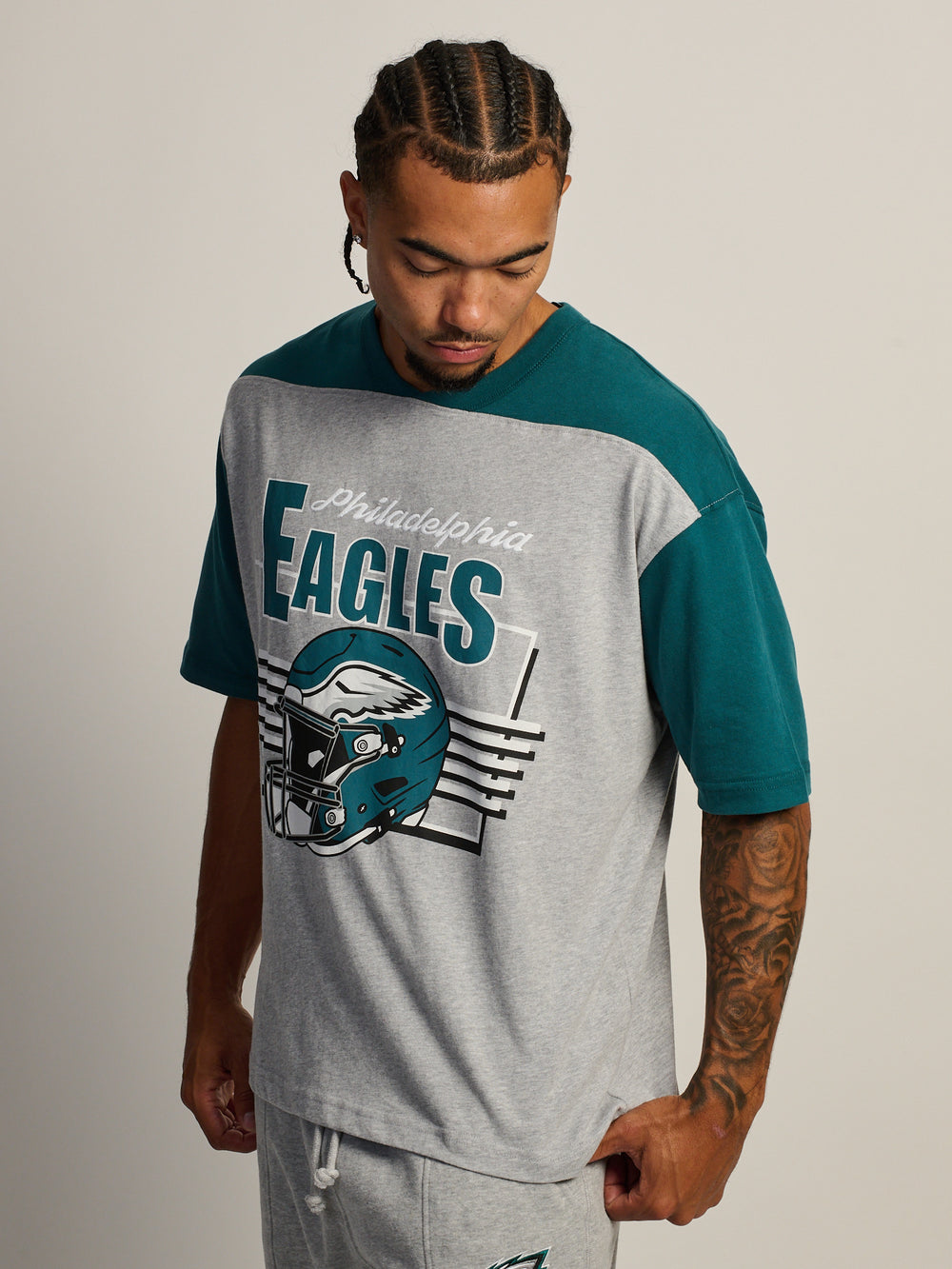 NFL EAGLES FOOTBALL T-SHIRT