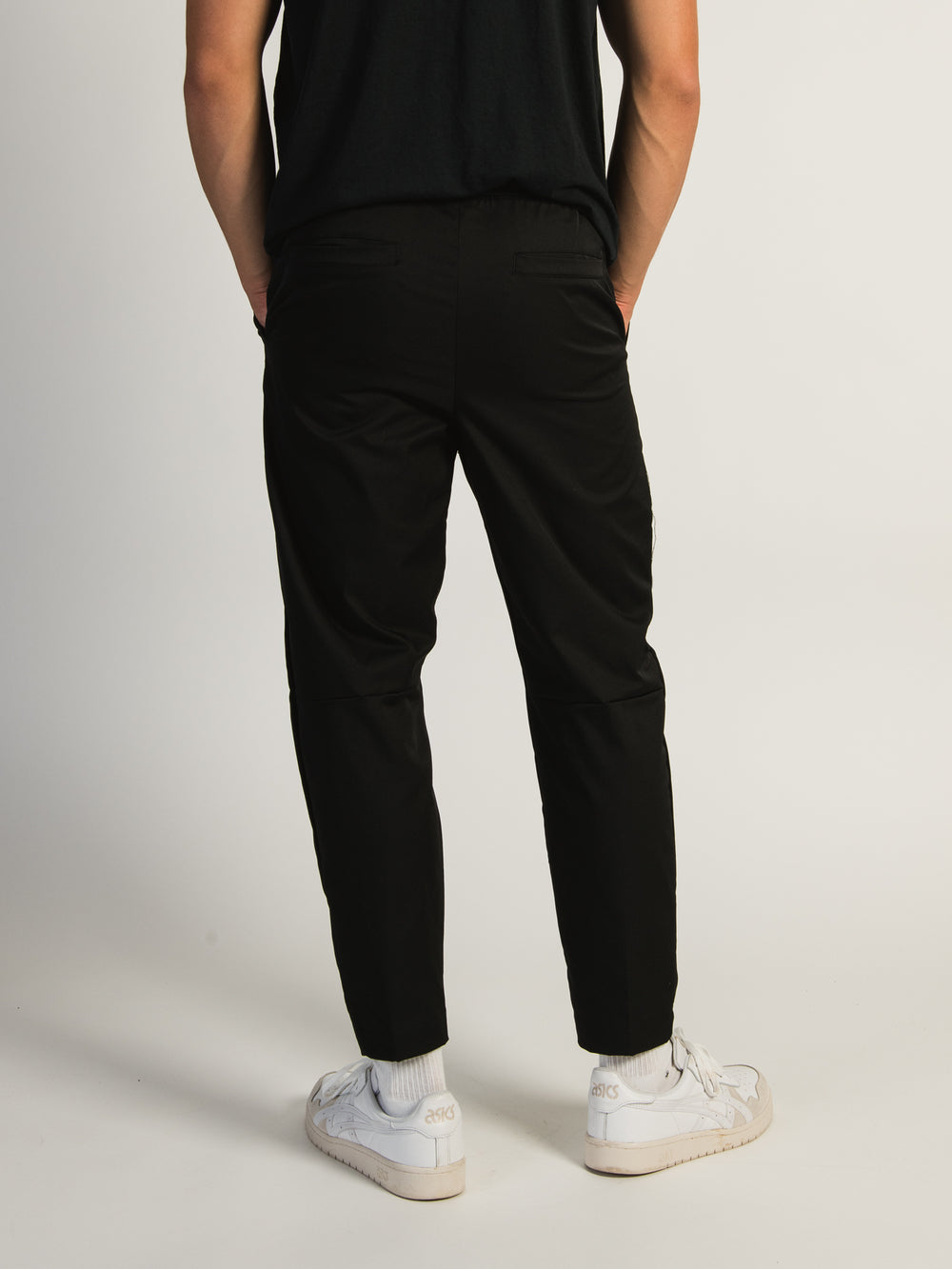 NIKE WOVEN TAPERED LEG PANT