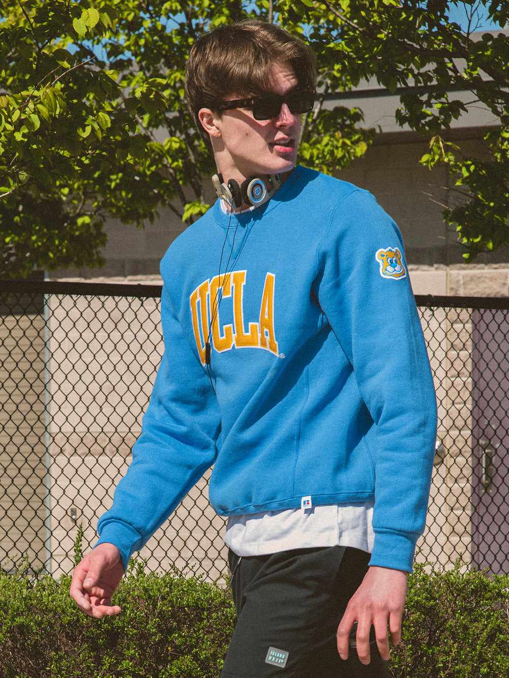 RUSSELL UCLA SLEEVE EMBROIDERED CREW