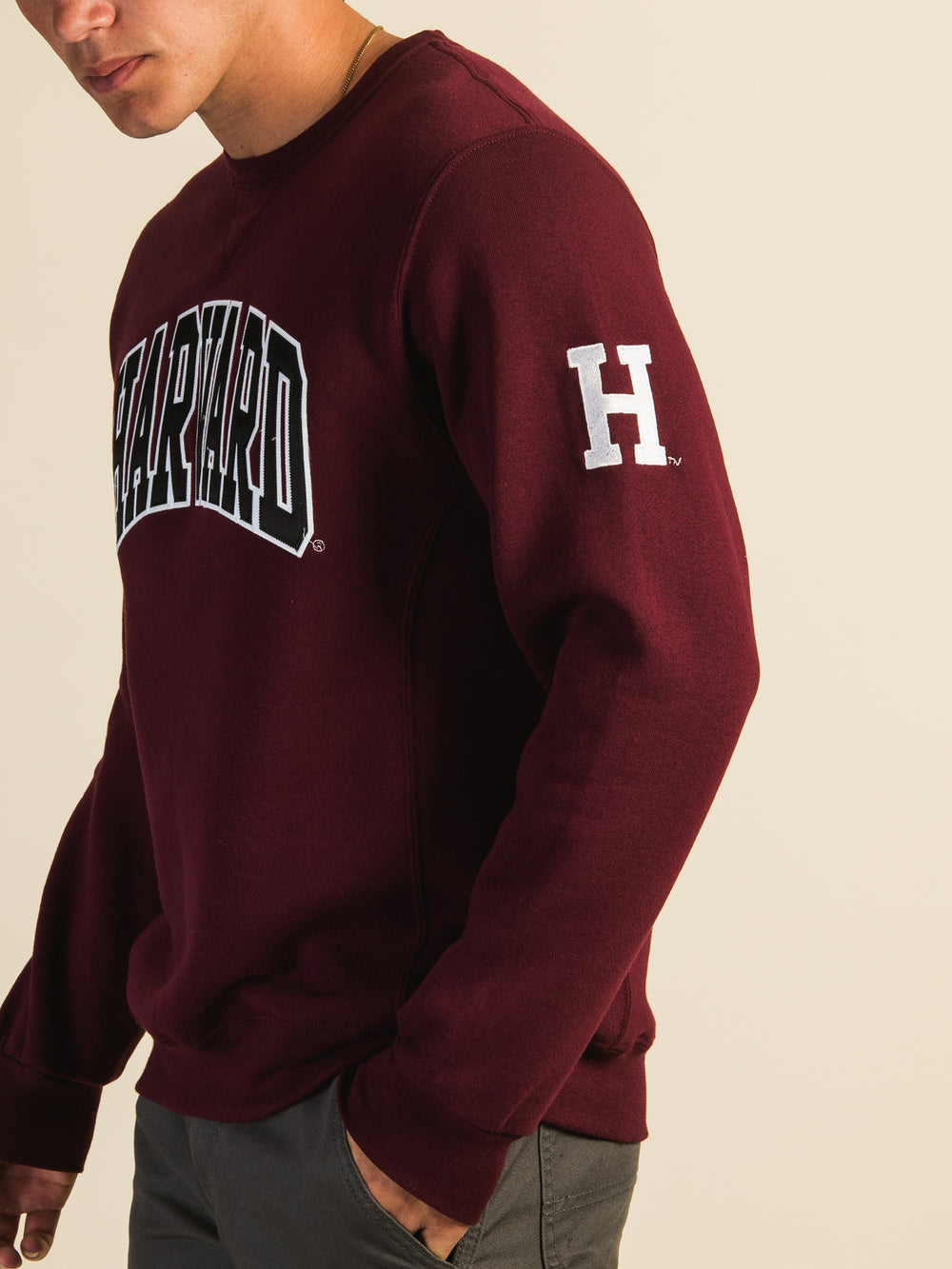 NCAA HARVARD SLEEVE EMBROIDERED CREW