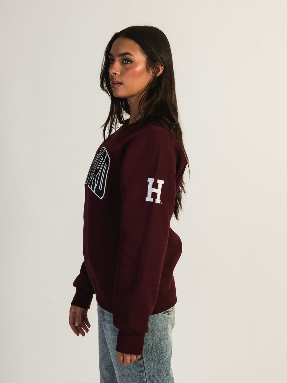 NCAA HARVARD SLEEVE EMBROIDERED CREW